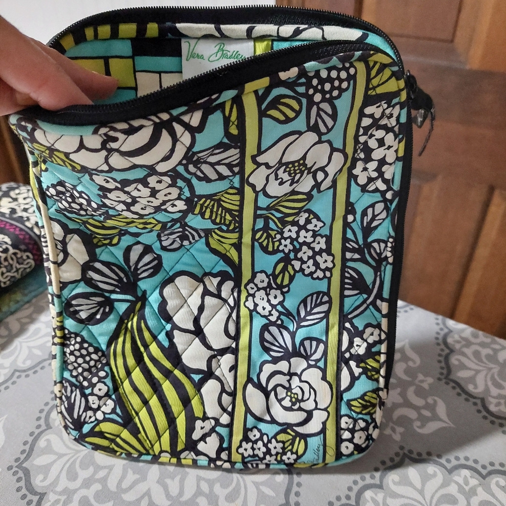 Vera Bradley Island Bloom iPad, book case 10.5x8"